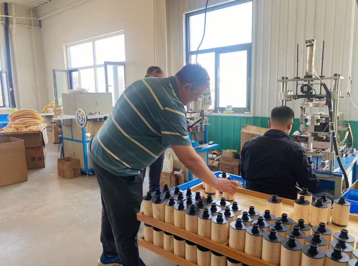 ရုရှားဖောက်သည်များသည် Guohao filter factory သို့သွားကြသည်